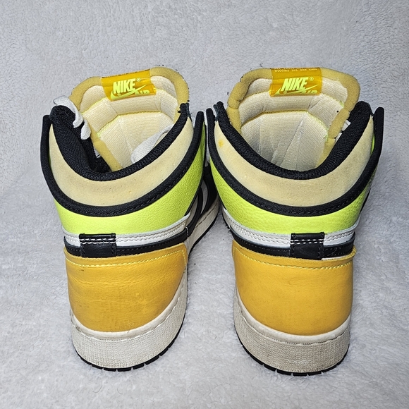 Air Jordan 1 Retro High OG “Volt Gold” size 7Y - Picture 3 of 11